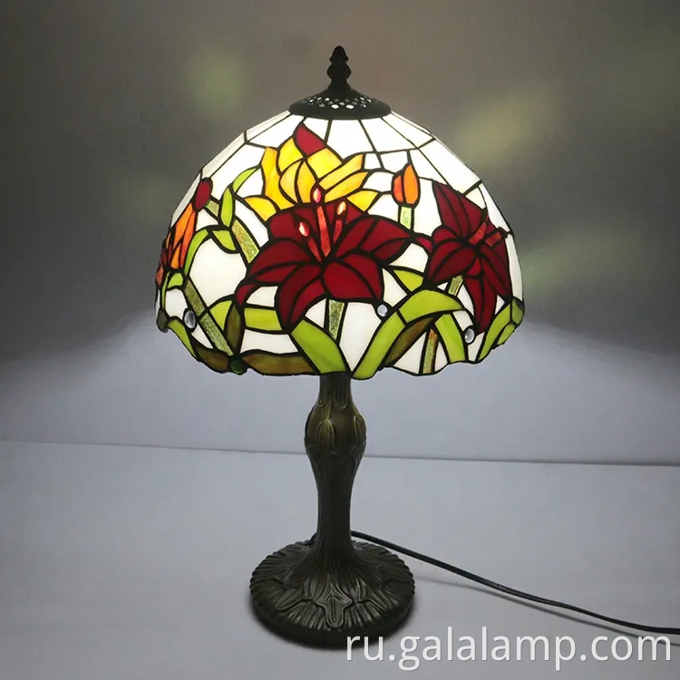 Элегантная стеклянная настольная лампа для спальни и гостиной